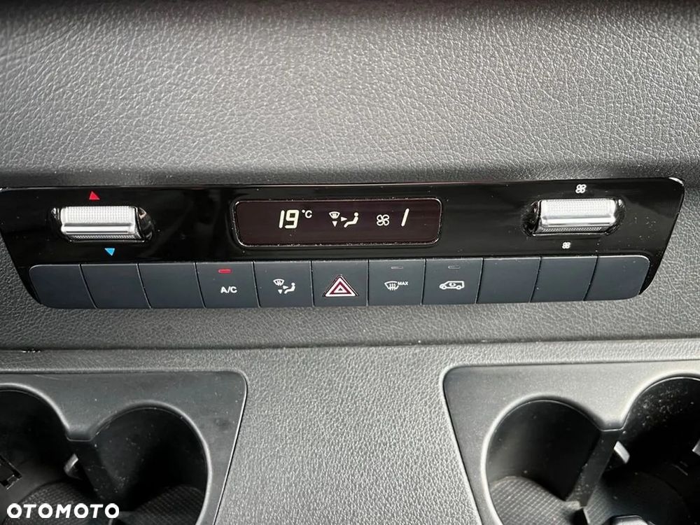 Mercedes-Benz Sprinter - 11