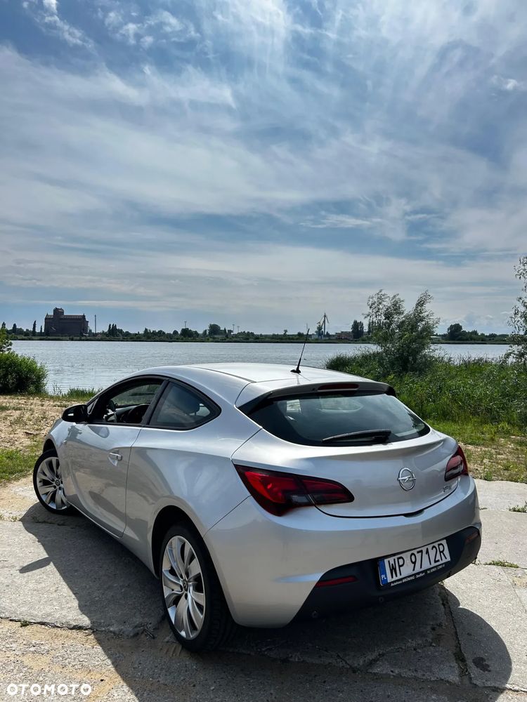 Opel Astra IV GTC 1.4 T Sport EU6 - 15