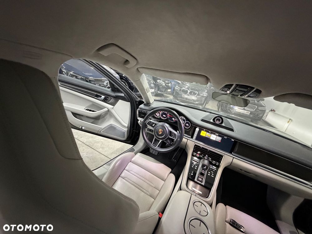 Porsche Panamera Turbo - 37