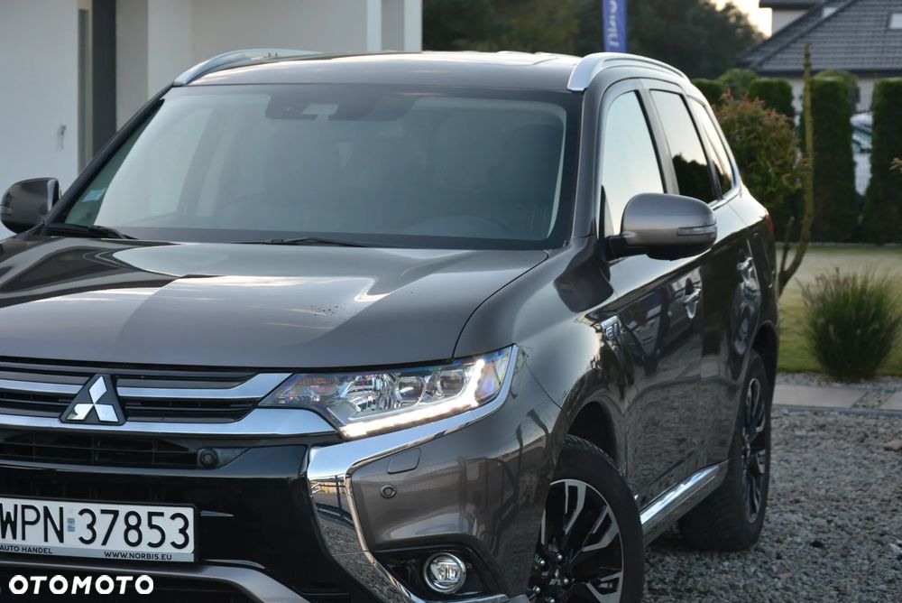 Mitsubishi Outlander 2.0 4WD Plug-In Hybrid - 16