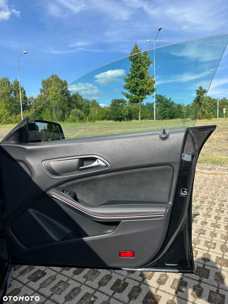 Mercedes-Benz CLA Shooting Brake 180 7G-DCT AMG Line - 24
