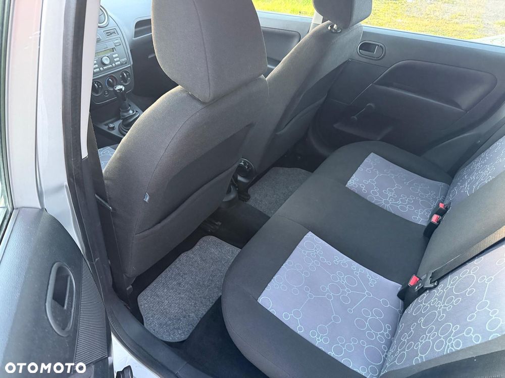 Ford Fiesta 1.4 Ambiente - 12