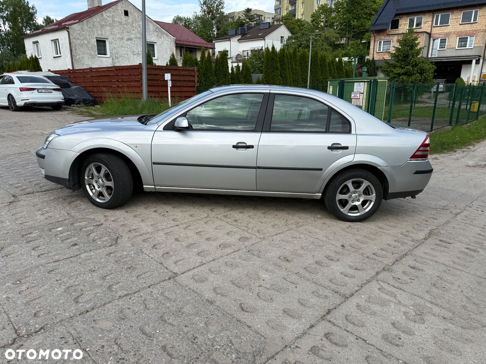 Ford Mondeo 2.0 Ghia - 8