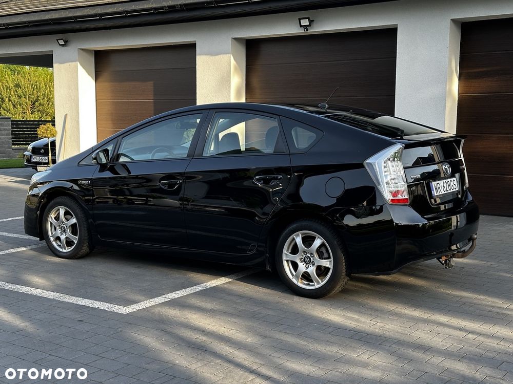 Toyota Prius (Hybrid) - 4