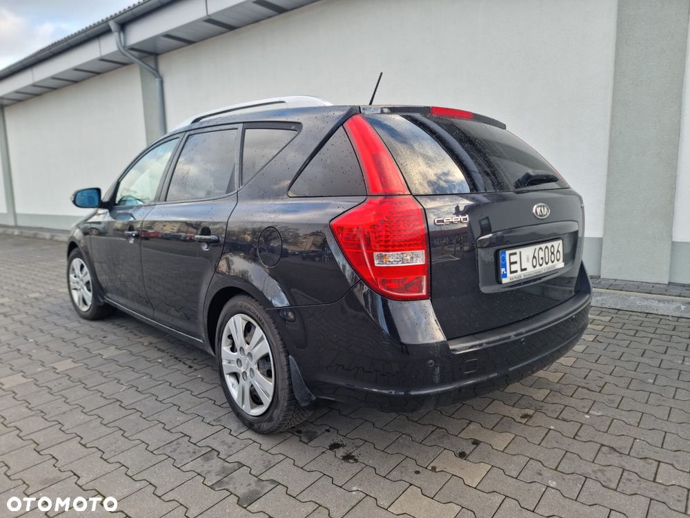 Kia Ceed - 9