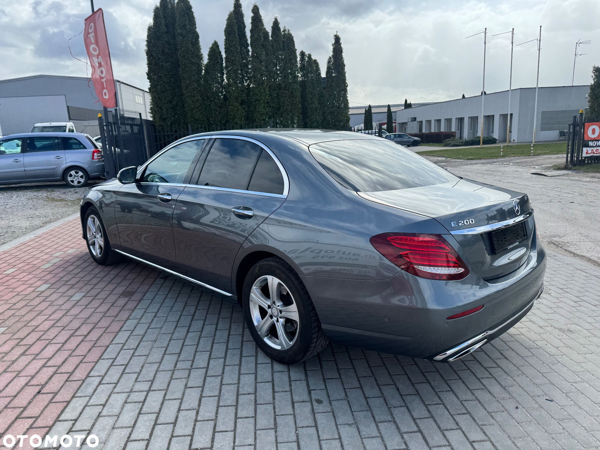 Mercedes-Benz Klasa E 200 4Matic 9G-TRONIC Avantgarde - 4
