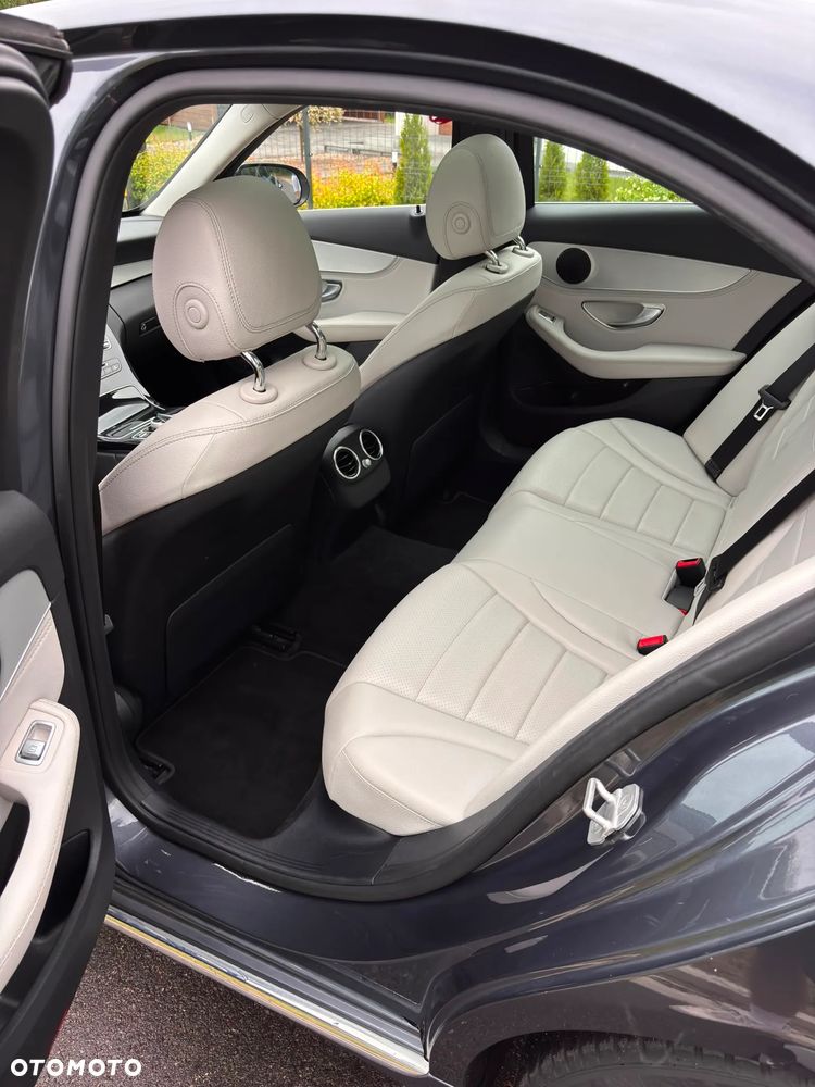 Mercedes-Benz Klasa C 300 7G-TRONIC AMG Line - 18