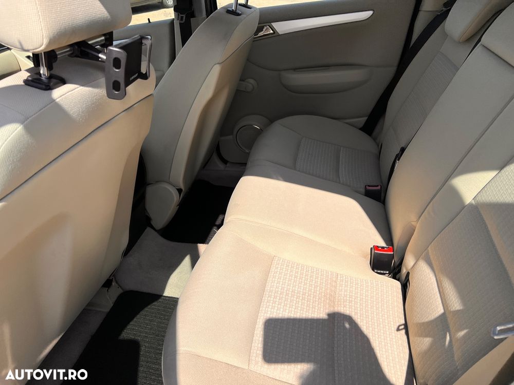 Mercedes-Benz B 180 - 18