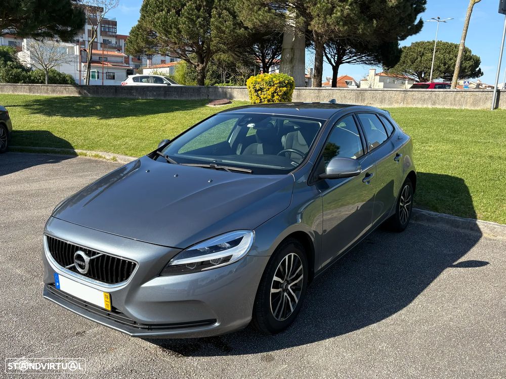 Volvo V40 2.0 D3 Momentum - 1