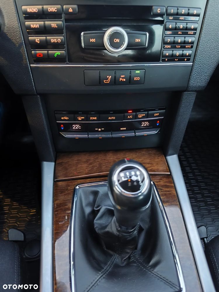Mercedes-Benz Klasa E 200 CGI BlueEffICIENCY Elegance - 33