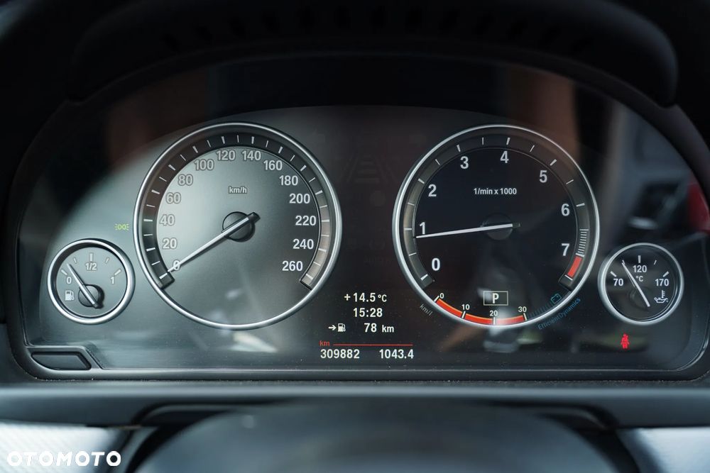 BMW Seria 5 528i Sport-Aut - 31