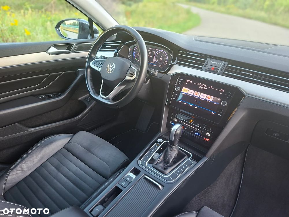 Volkswagen Passat 2.0 TDI Elegance DSG - 21