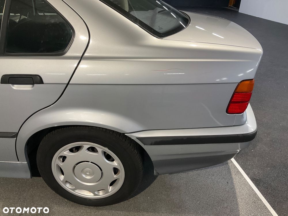 BMW Seria 3 318i - 31