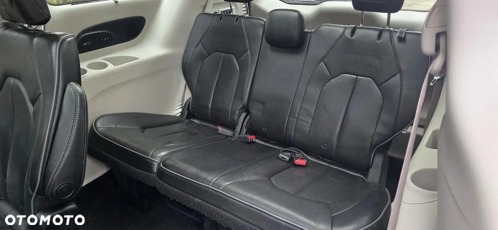 Chrysler Pacifica - 24
