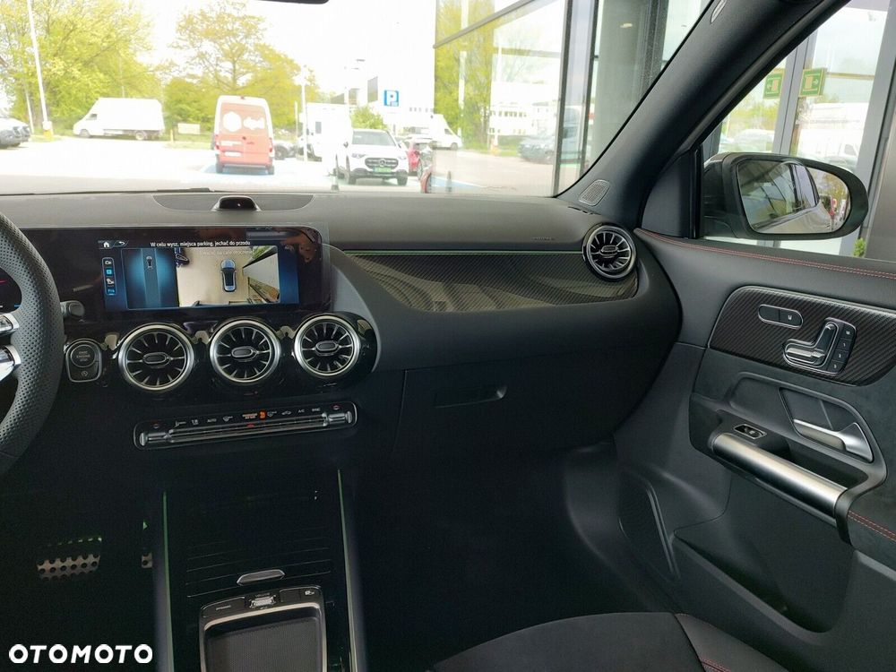 Mercedes-Benz GLA - 13