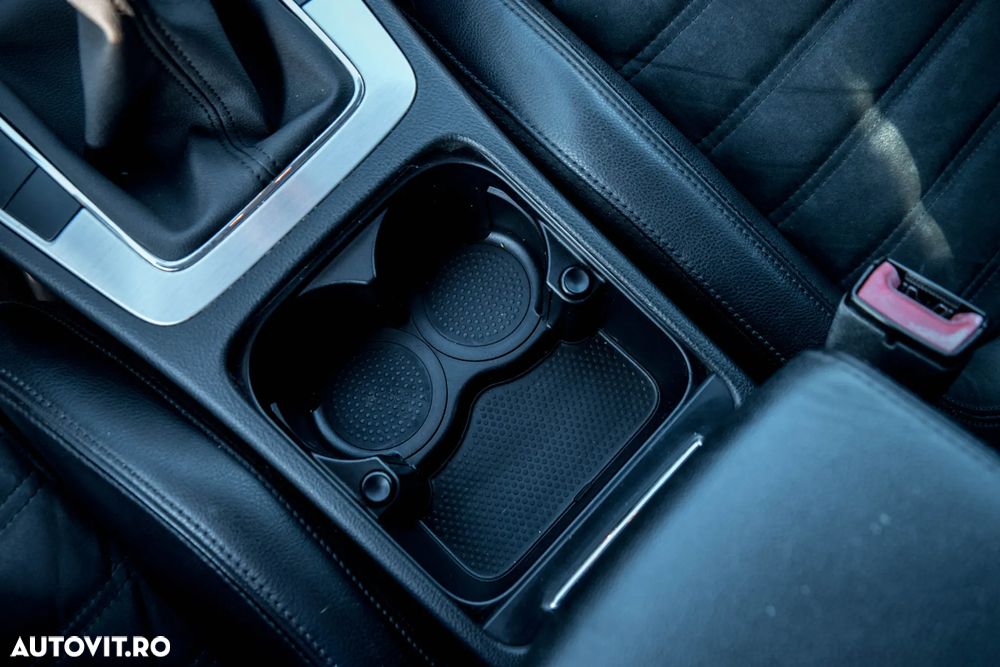 Volkswagen Passat 1.6 TDI DPF BlueMotion Technology Highline - 37