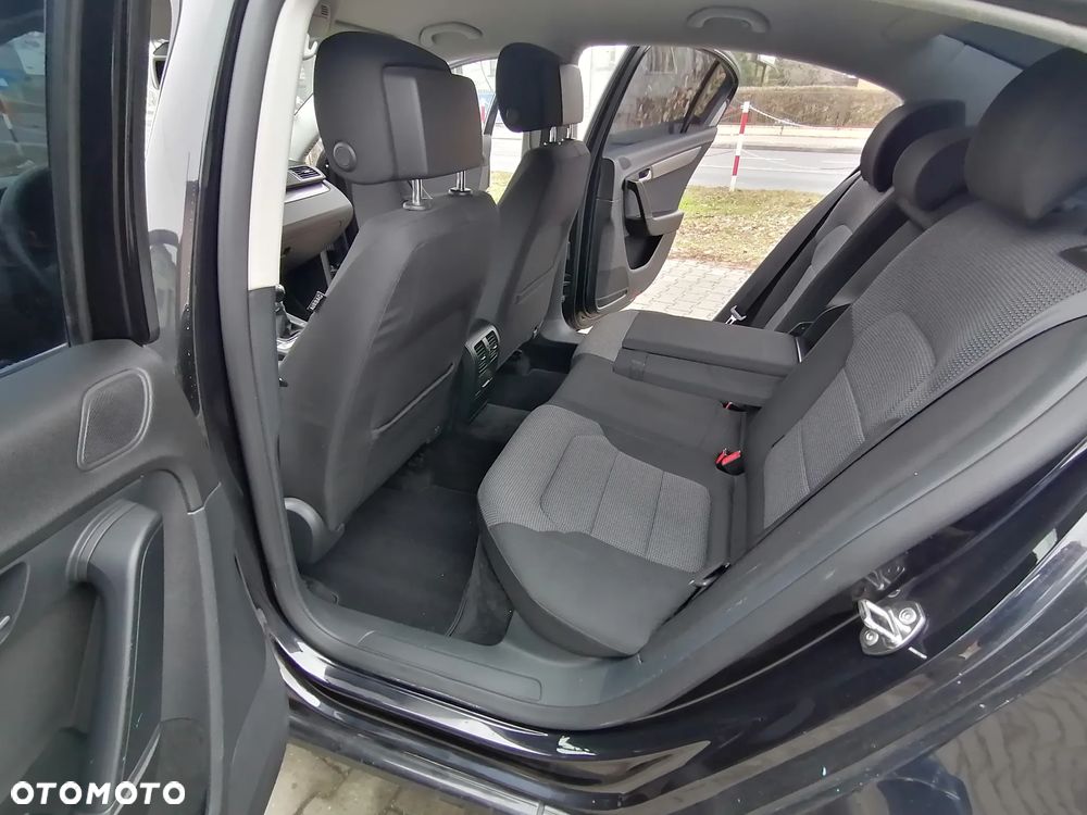 Volkswagen Passat - 26