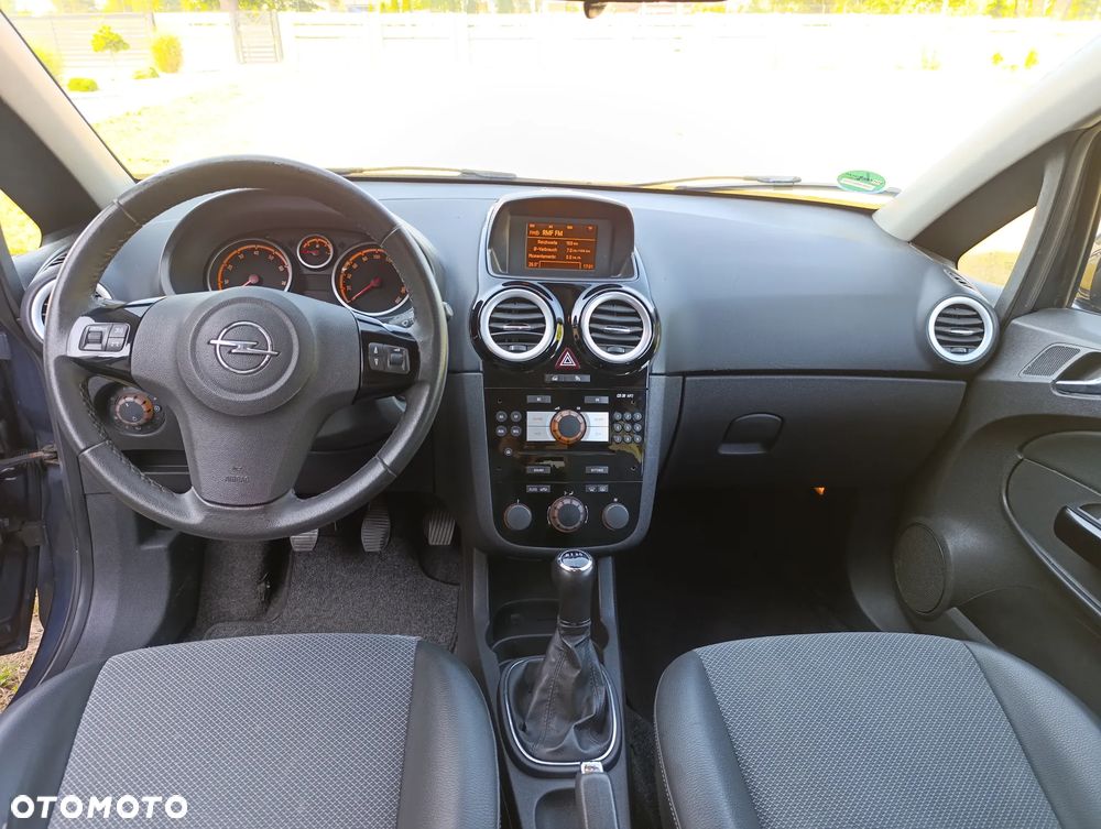 Opel Corsa 1.4 16V Cosmo - 14