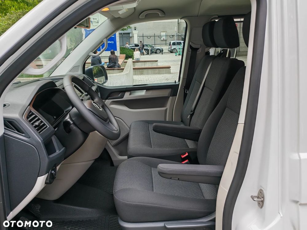 Volkswagen Caravelle - 13