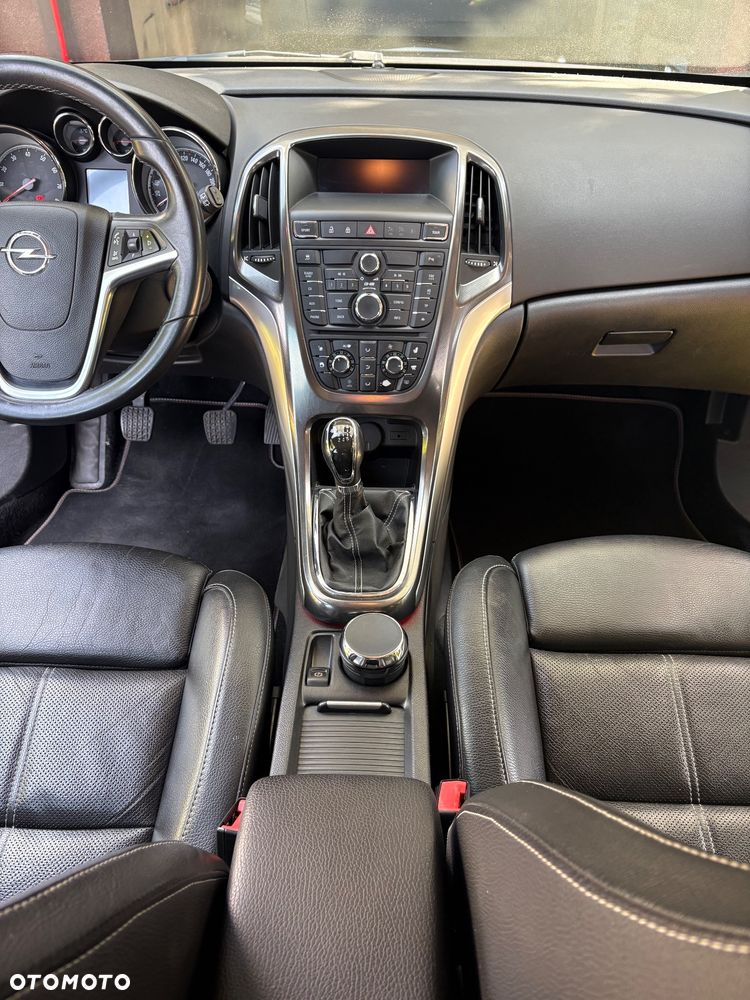 Opel Astra 1.6 T Cosmo - 8
