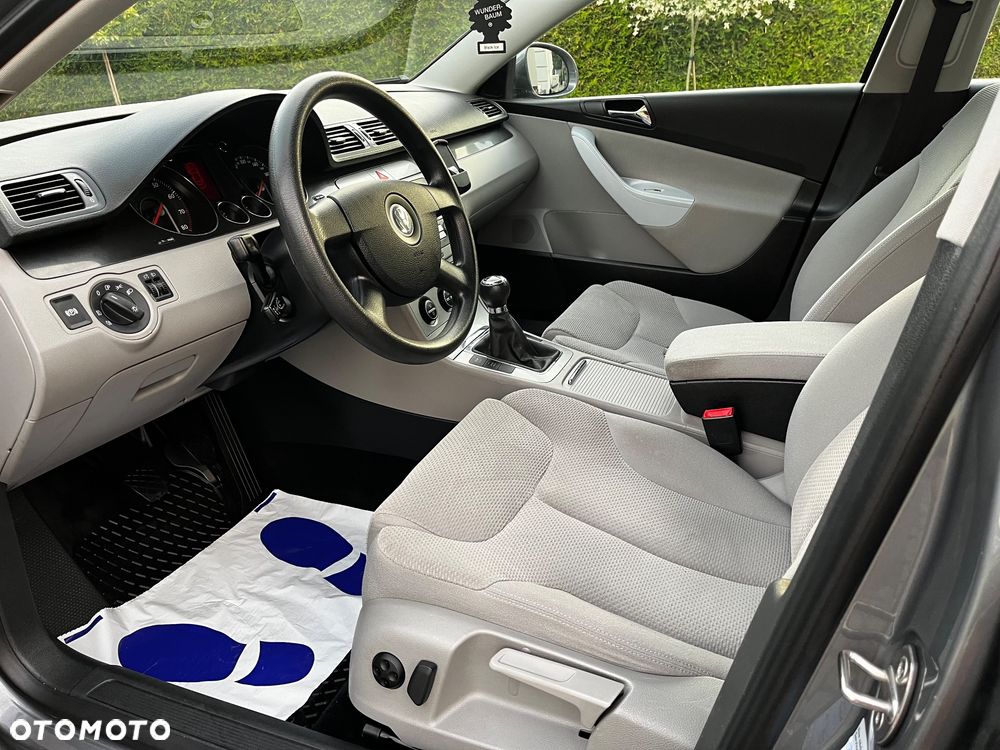 Volkswagen Passat 1.6 Exclusive - 10