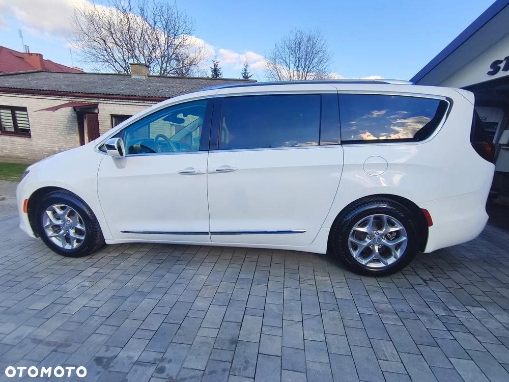 Chrysler Pacifica - 5