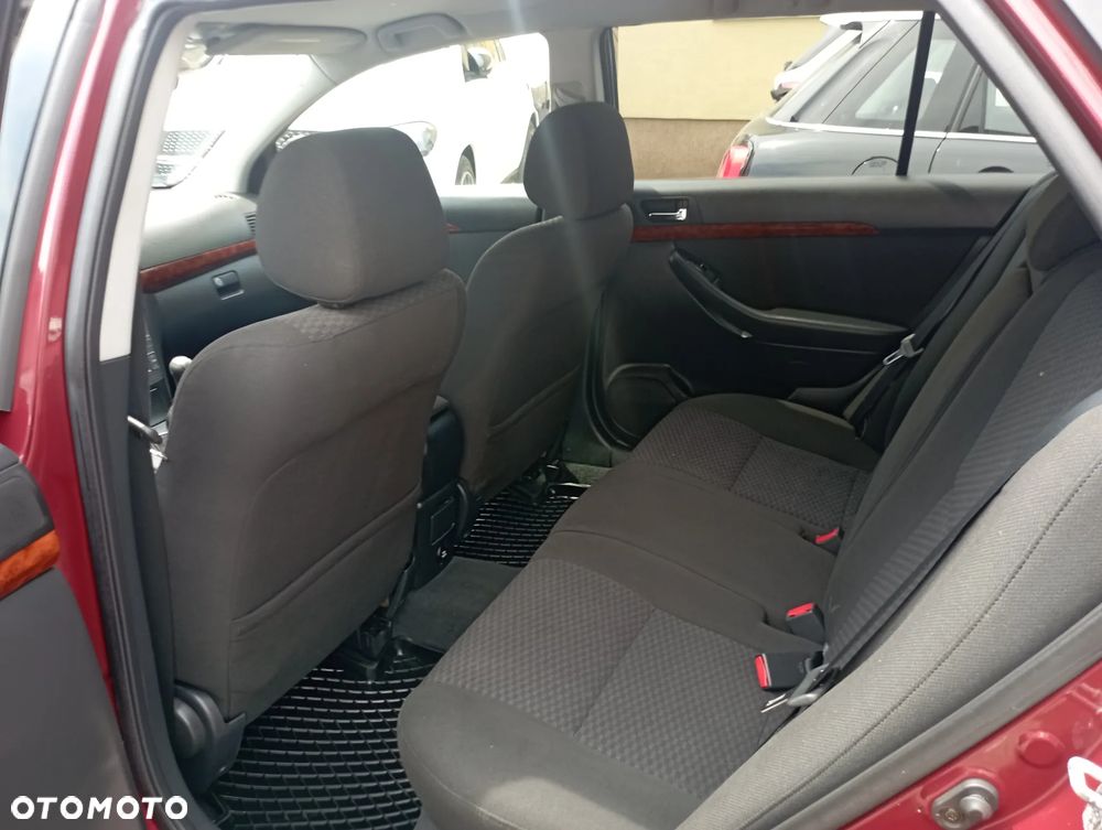 Toyota Avensis 2.0 VVT-i Sol - 11