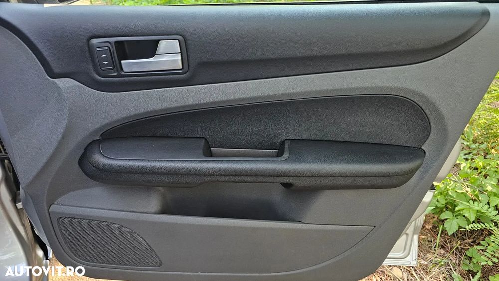 Ford Focus 1.6 Trend - 16