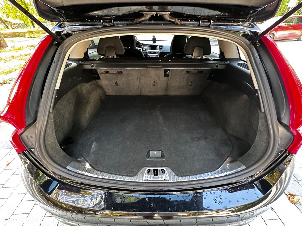 Volvo V60 D4 Momentum - 16