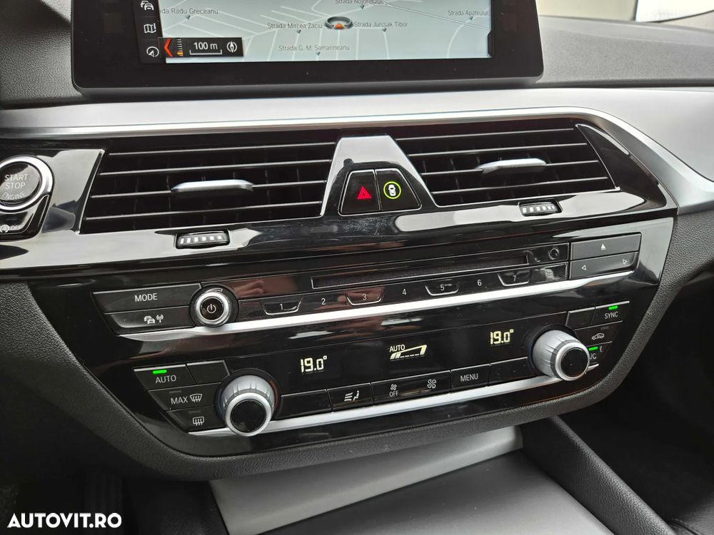 BMW Seria 5 520d xDrive Touring Aut. - 12