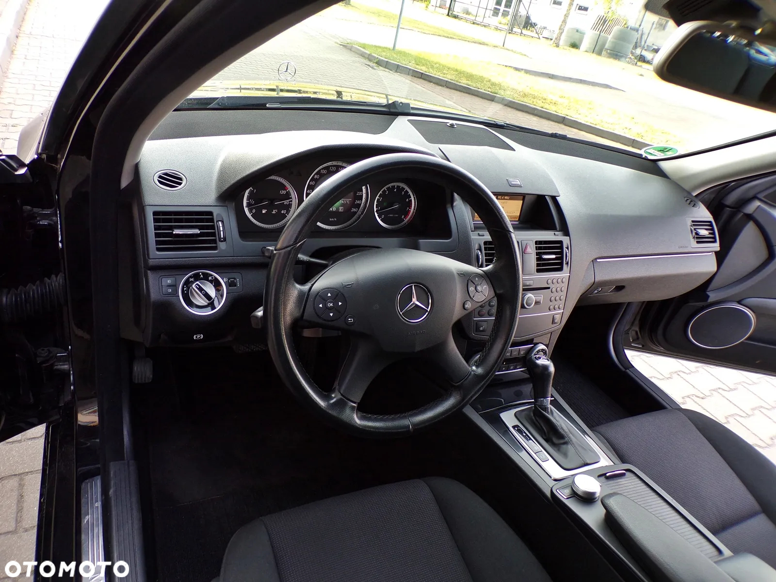 Mercedes-Benz Klasa C 180 T CGI Automatik BlueEFFICIENCY Elegance - 15