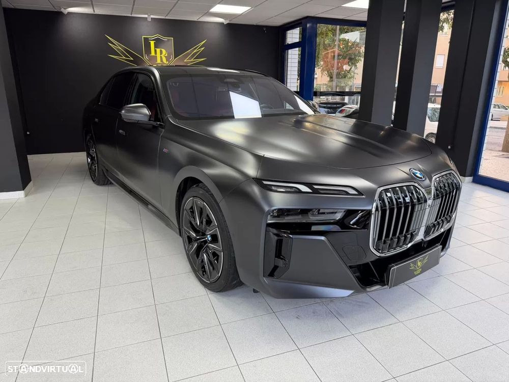 BMW i7 eDrive50 Pack Desportivo M - 4