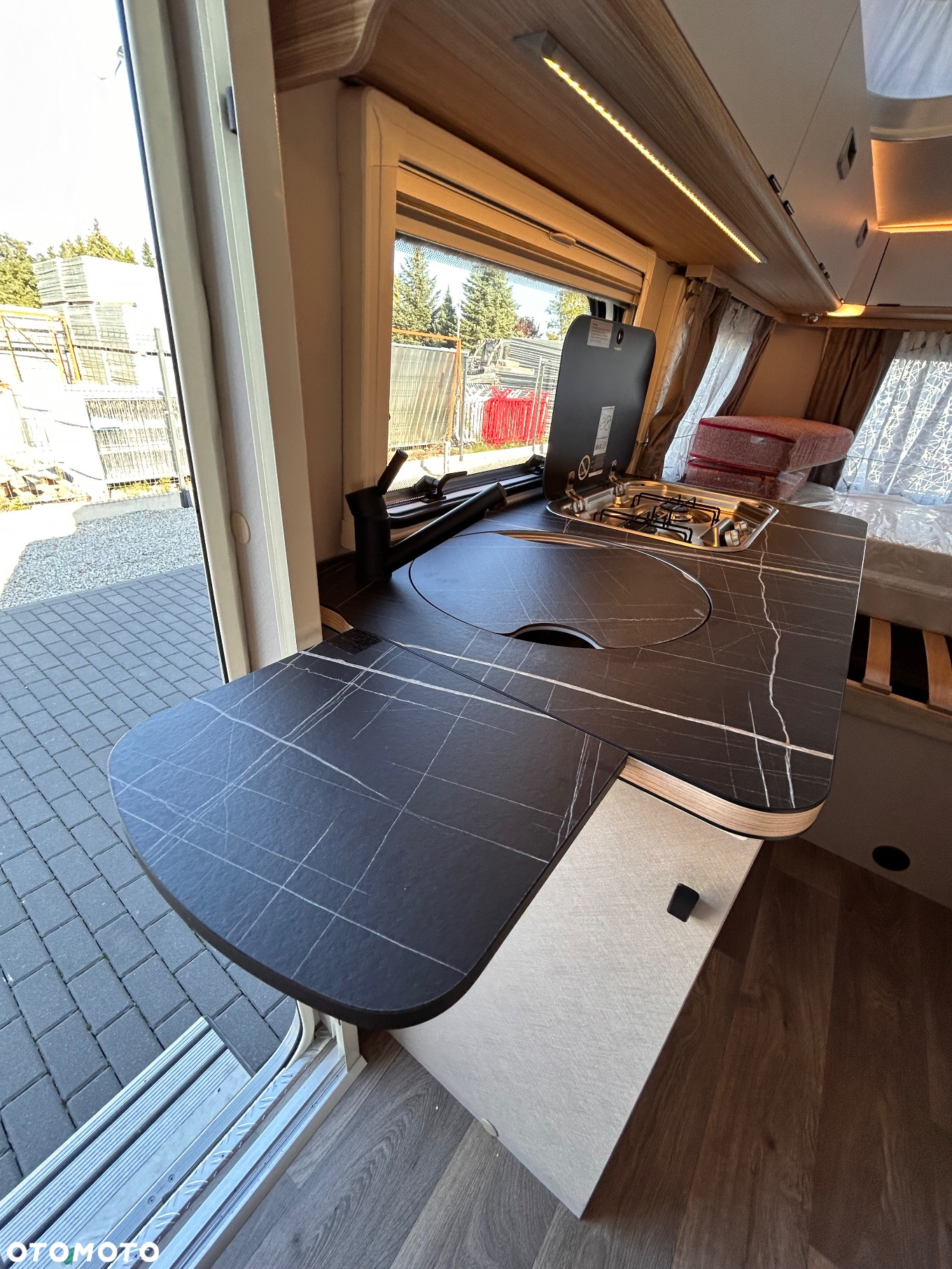 Hymer-Eriba Touring 430 - 28