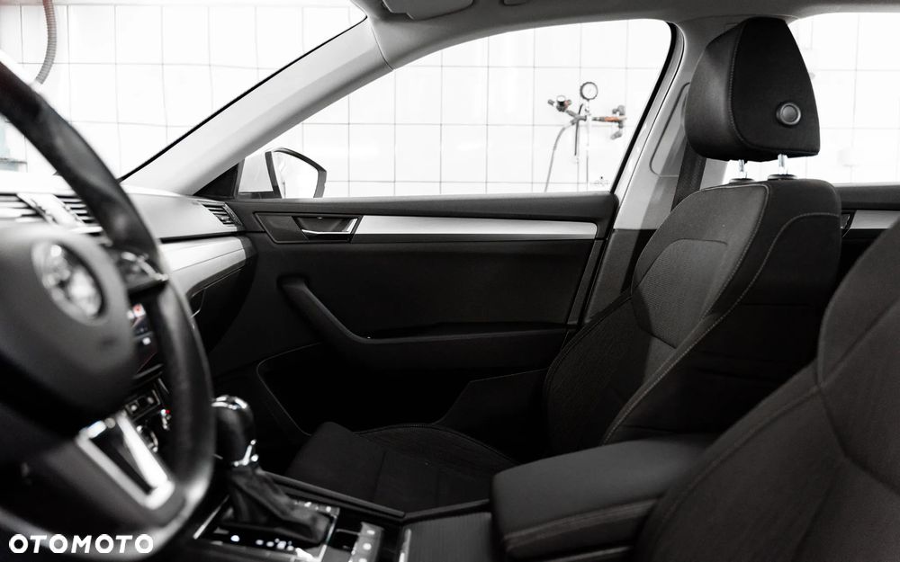 Skoda Superb 1.5 TSI ACT Ambition DSG - 32