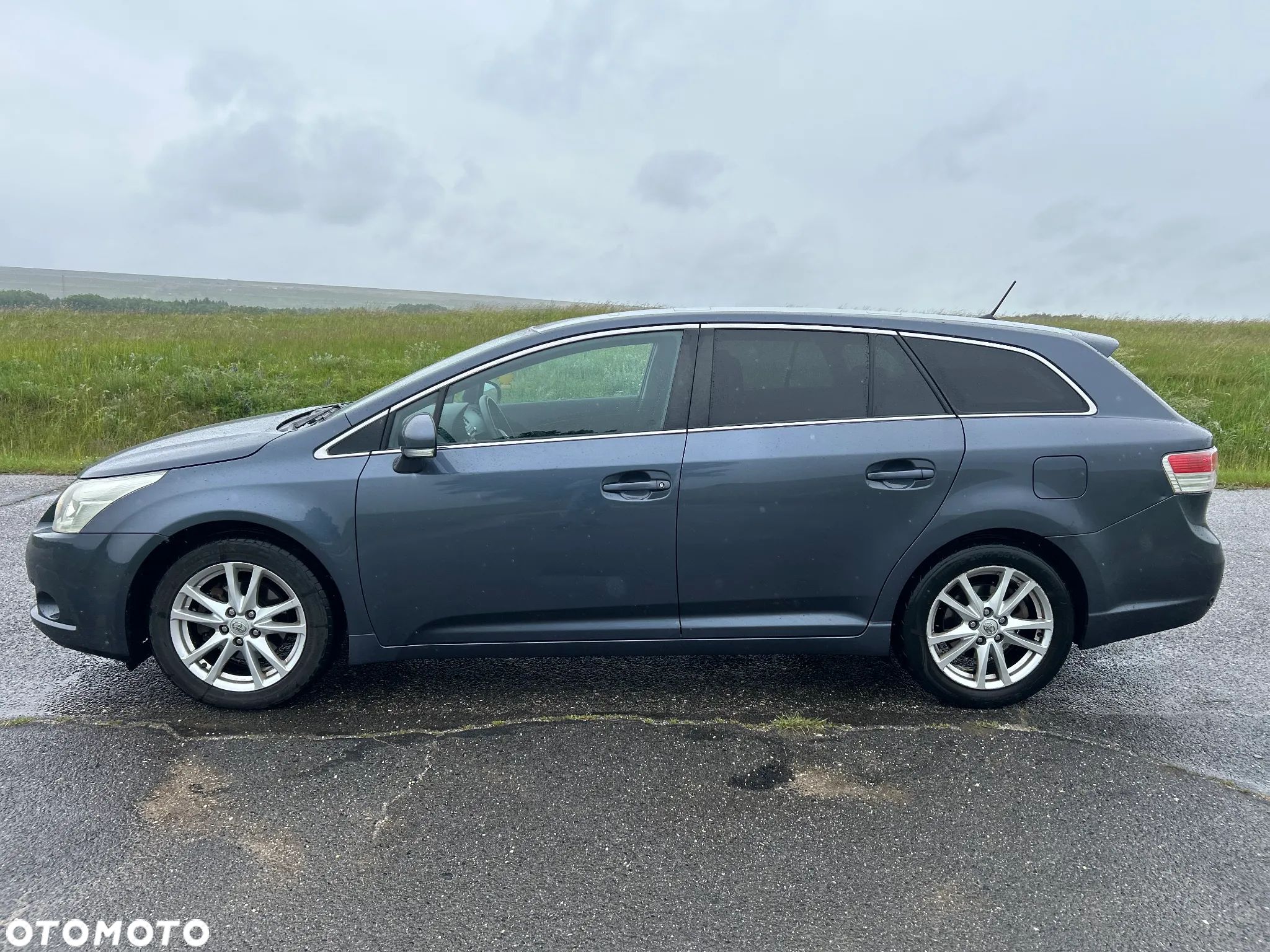 Toyota Avensis 2.0 D-4D Combi Sol - 1