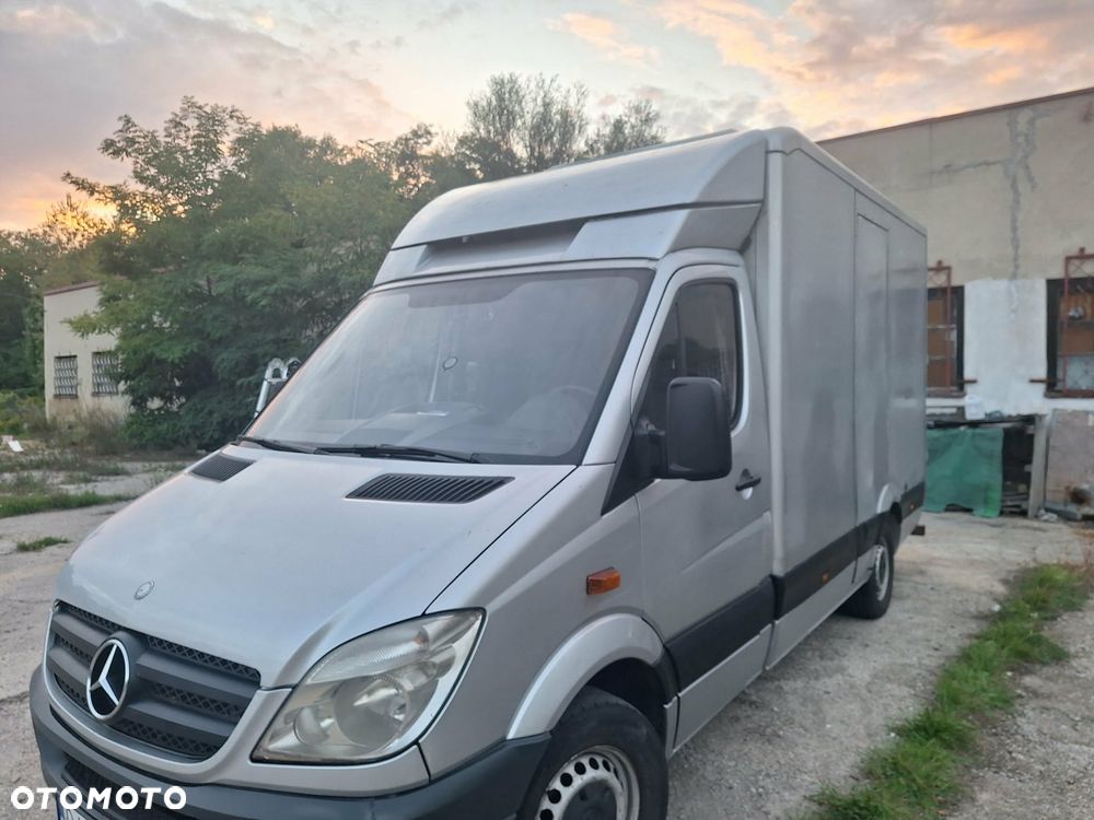 Mercedes-Benz Sprinter - 2