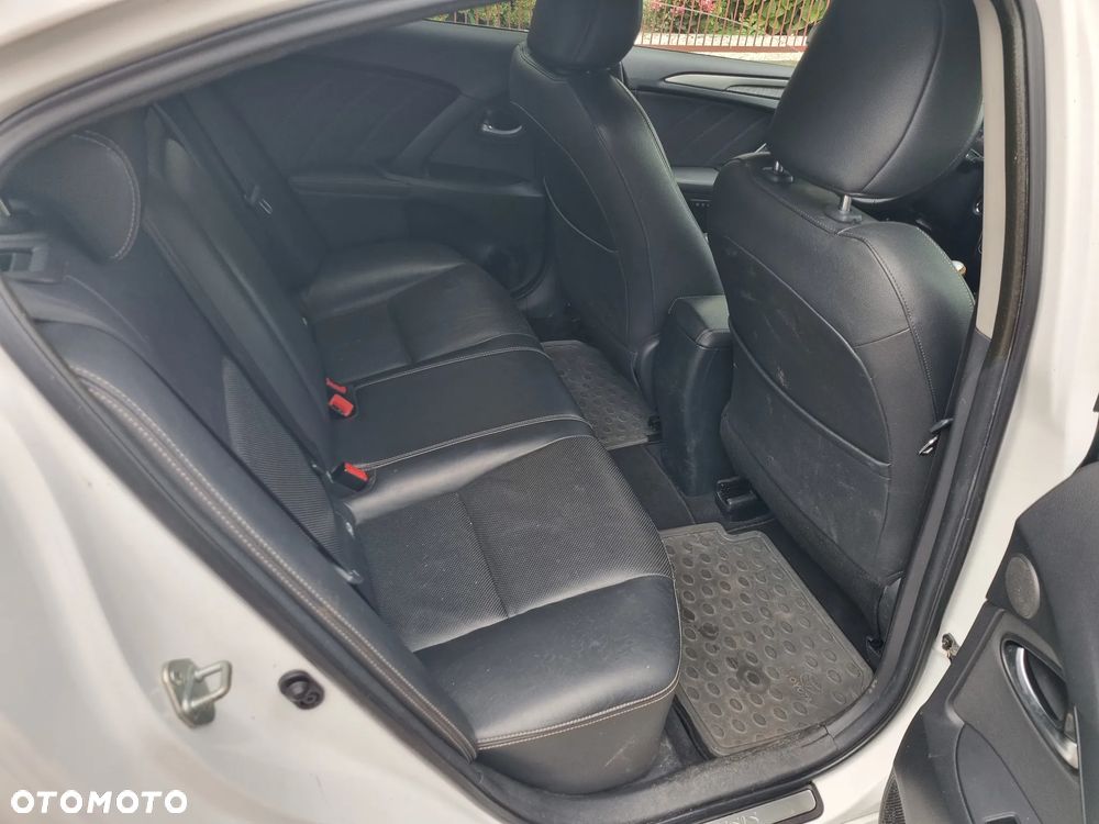 Toyota Avensis - 14