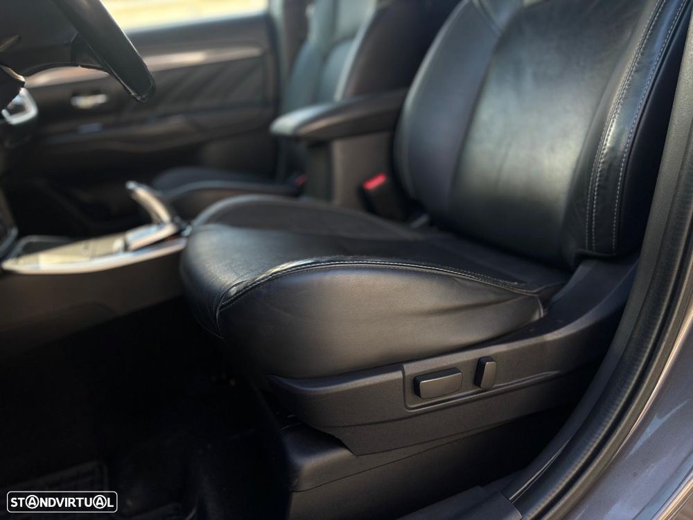 Mitsubishi Outlander 2.0 Intense Navi - 26