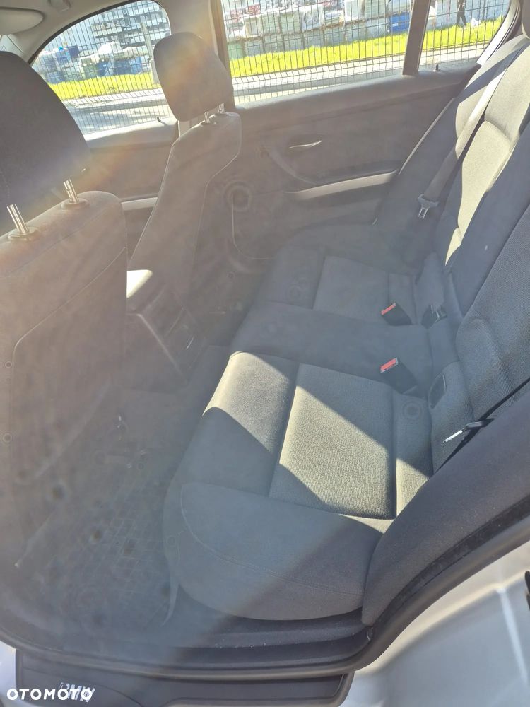 BMW Seria 3 318i - 13