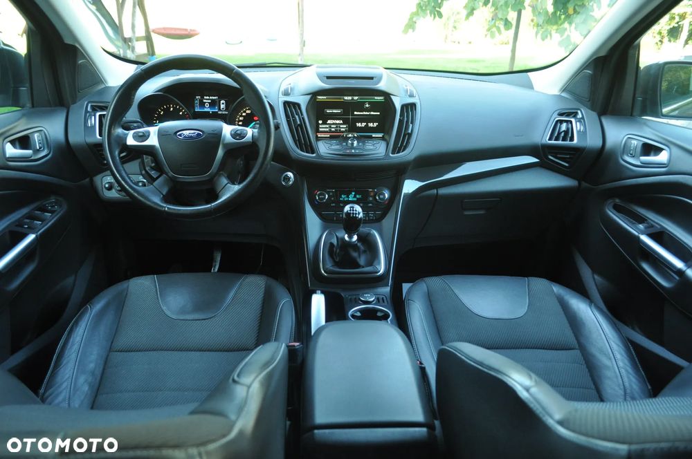 Ford Kuga 2.0 TDCi 2x4 Titanium - 28