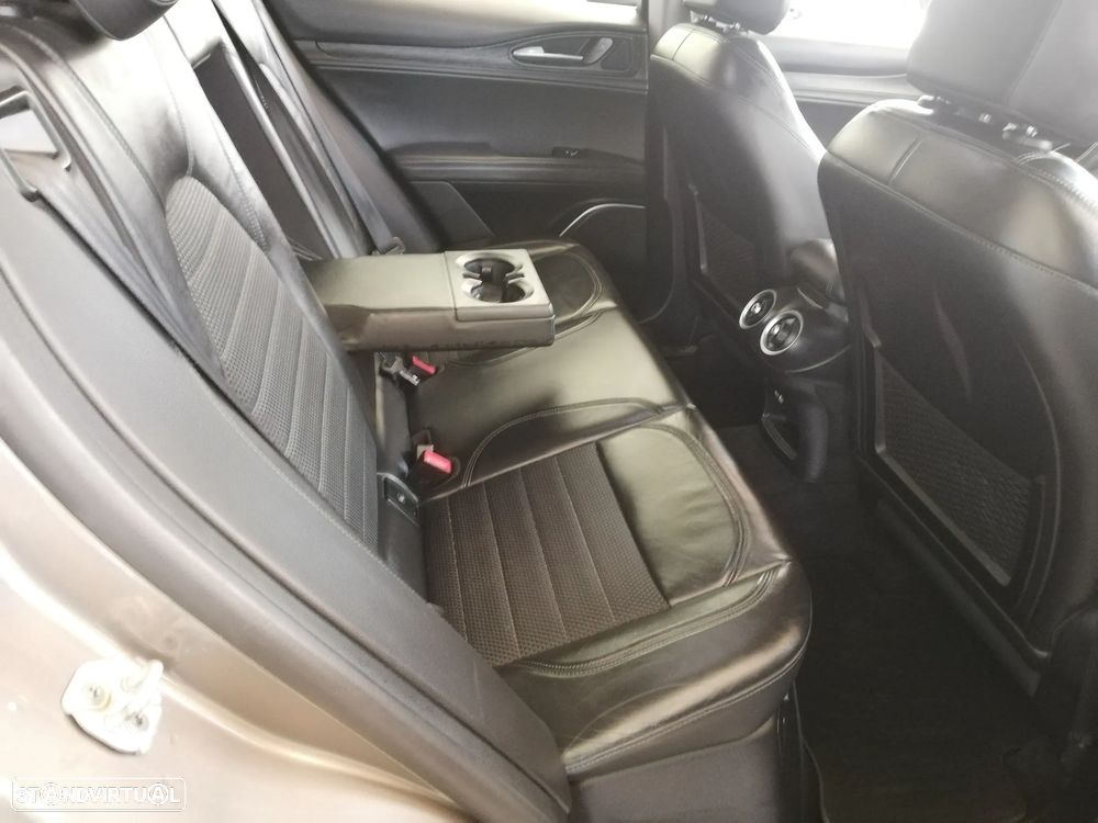 Alfa Romeo Stelvio 2.2 16V AT8 Executive - 11