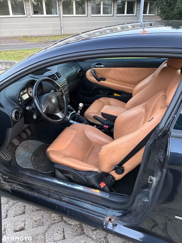Alfa Romeo GT 1.9JTD 16V Black Line - 8