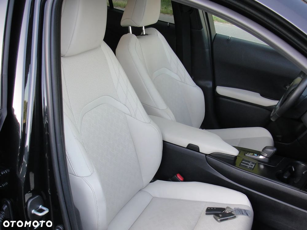 Lexus UX 300h Omotenashi - 8