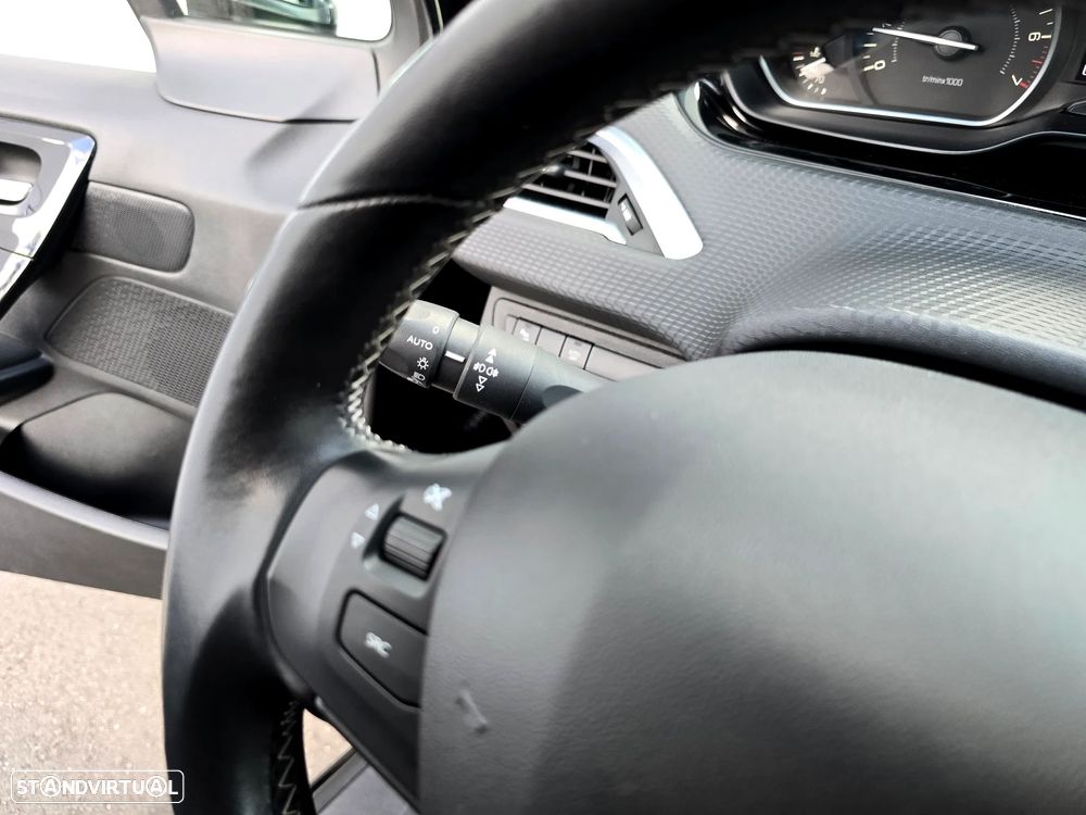 Peugeot 208 PureTech 110 Stop & Start Allure - 22