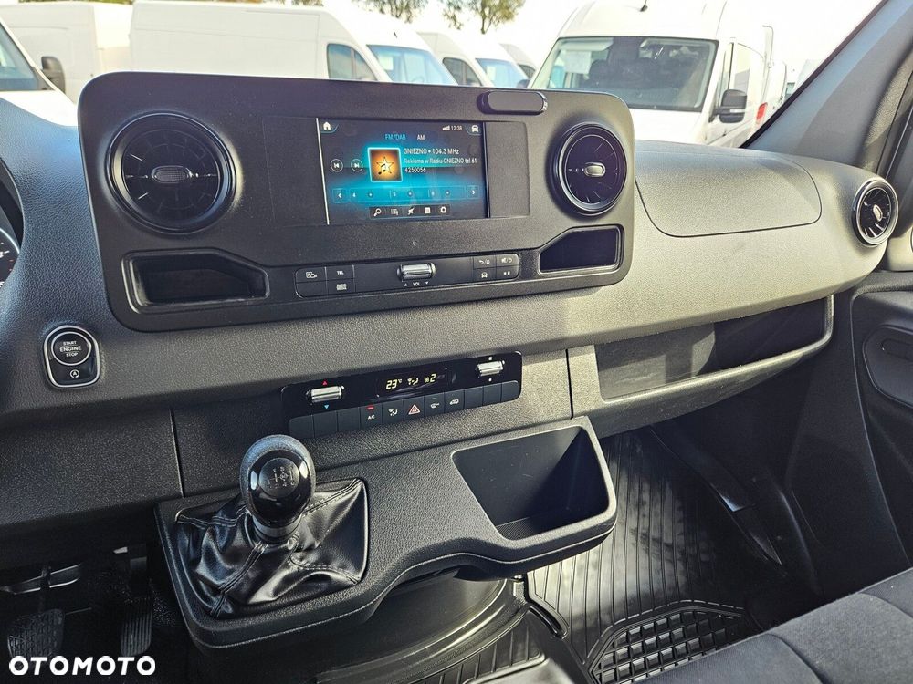 Mercedes-Benz Sprinter - 29