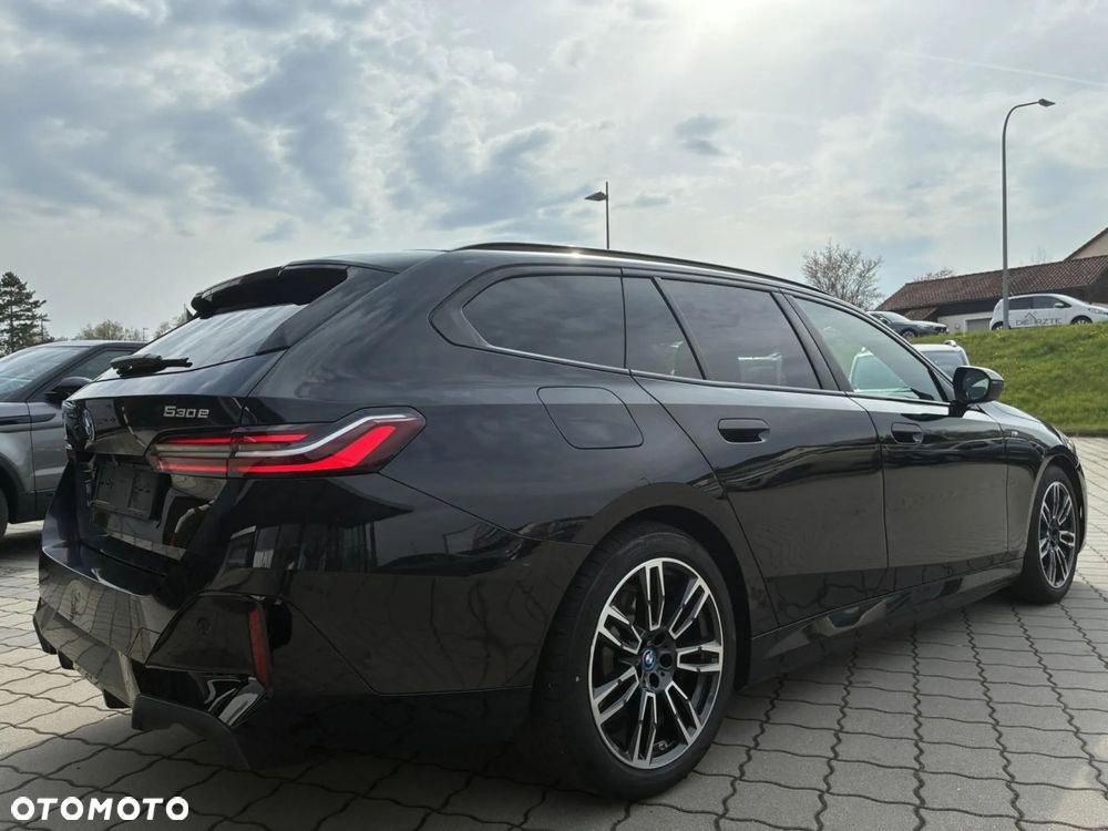 BMW Seria 5 530e PHEV M Sport - 4