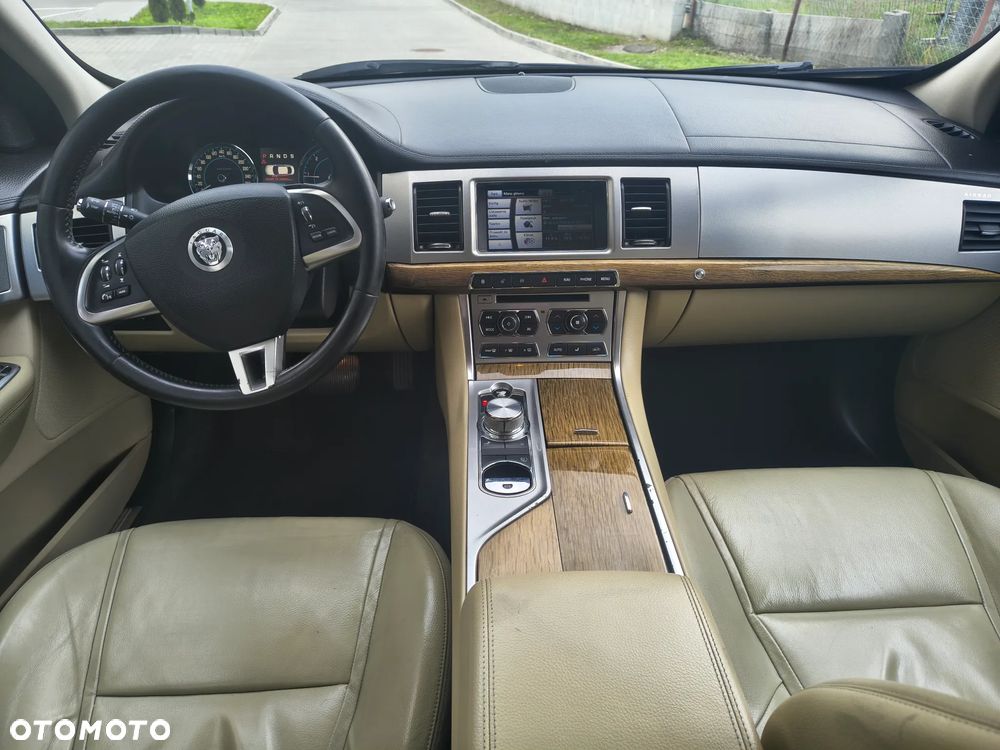 Jaguar XF 3.0 V6 D Luxury - 9