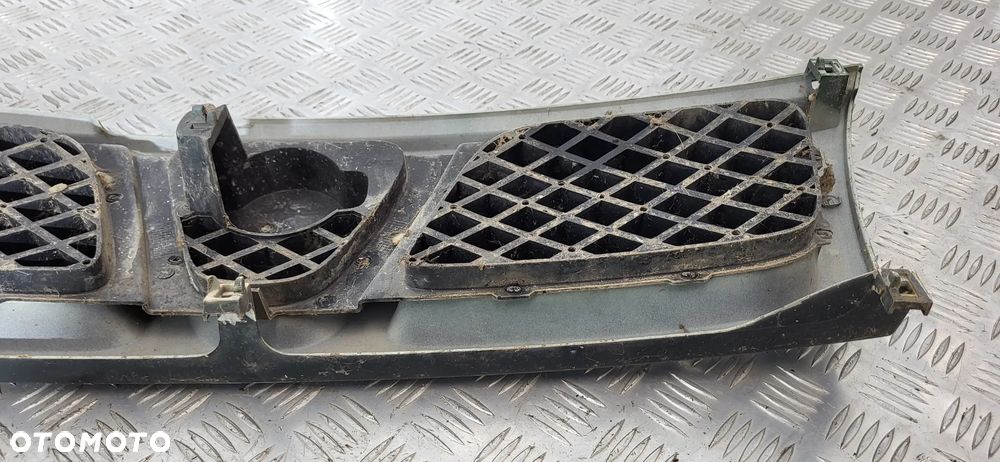 Nissan Terrano II Grill Atrapa - 10