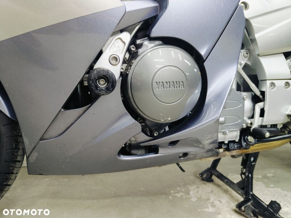 Yamaha FJR - 27