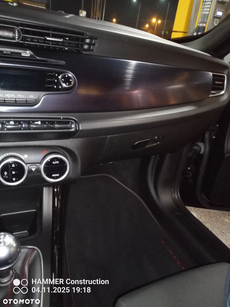 Alfa Romeo Giulietta 2.0 JTDM Distinctive - 32